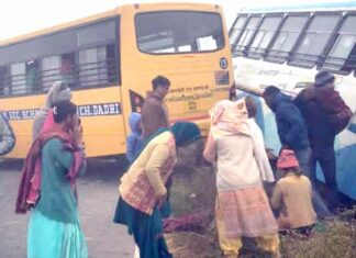 Roadways Bus Accident: दादरी में रोडवेज व आर्यन स्कूल बस की टक्कर में छात्रा की मौत, 18 छात्रायें घायल Charkhi Dadri News