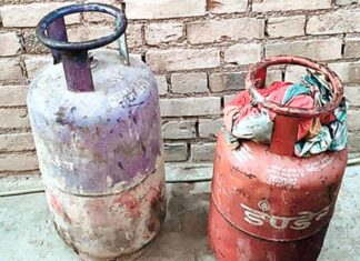 सिलेंडर में गैस भरते हुए लगी आग दो महिलाओं सहित 5 घायल Sadulshahar News