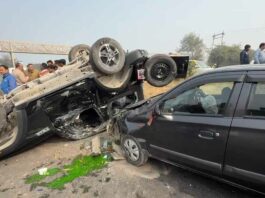 Road Accident: महिला को बचाने में थार पलटी, दूसरी लेन में जाकर कार पर गिरी Gharaunda News