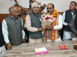 प्रदीप चौधरी के राष्ट्रीय परिषद सदस्य बनाए जाने पर बांटी मिठाईयां Kairana