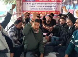 Loco pilots Protests: लोको पायलट 48 घंटे की भूख हड़ताल पर, रेलवे स्टेशन परिसर में किया धरना-प्रदर्शन Hanumangarh News