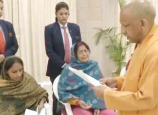 Janata Darshan: हर जरूरतमंद की सेवा ही सरकार का लक्ष्य: योगी आदित्यनाथ Lucknow News