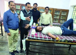 Blood Donation Camp: रक्तदान शिविर में की सहभागिता Hanumangarh News
