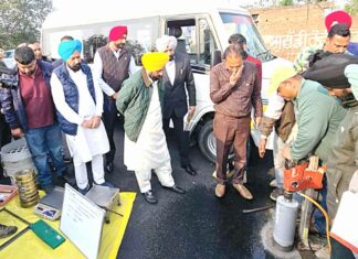 CM Bhagwant Mann: मुख्यमंत्री मान ने सड़क निर्माण में गड़बड़ी पकड़ी, ठेकेदार को नोटिस Patiala News