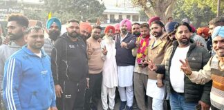 Punjab News: рдкрд╣рд▓реА рдмрд╛рд░ рдкрдВрдЬрд╛рдм рдХреЗ рдЧреНрд░рд╛рдореАрдг рдХреНрд╖реЗрддреНрд░ рдореЗрдВ рдмрдиреА тАШрдЖрдктАЩ рдХреА рд╕рд░рдХрд╛рд░, рджреЗрд░ рд░рд╛рдд рддрдХ рдЖрддреЗ рд░рд╣реЗ тАШрдкрд░рд┐рдгрд╛рдотАЩ┬а Punjab News