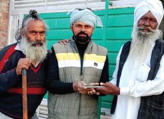 Honesty: डेरा श्रद्धालु ने मोबाइल लौटाकर निभाया ‘इन्सानियत’ का फर्ज Rampura Phul