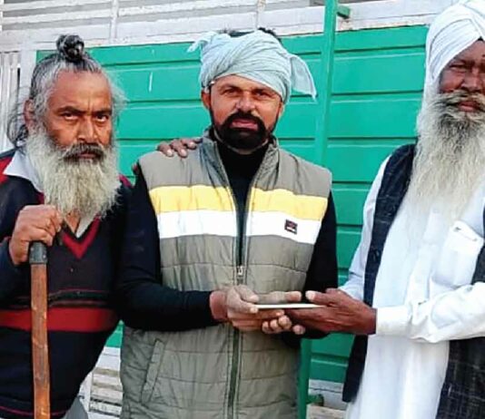 Honesty: डेरा श्रद्धालु ने मोबाइल लौटाकर निभाया ‘इन्सानियत’ का फर्ज Rampura Phul