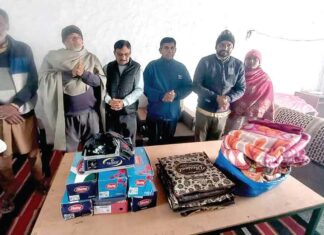 Welfare Work: समाजसेवी अमरजीत मोंगा इन्सां ने जरूरतमंद लोगों को गर्म वस्त्र वितरण किये Sirsa News