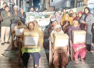 सच्चे नम्र सेवादार ने अपनी सचखंडवासी माता की चौथी पुण्यतिथि पर 7 जरूरतमंदों को राशन दिया Sirsa News