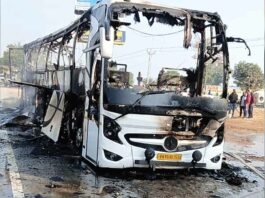 Bus Fire News: चंडीगढ़ जा रही बस में लगी आग, बाल-बाल बचे दर्जनों यात्री Sangrur News