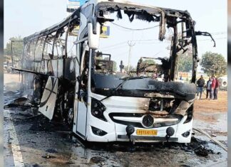 Bus Fire News: चंडीगढ़ जा रही बस में लगी आग, बाल-बाल बचे दर्जनों यात्री Sangrur News