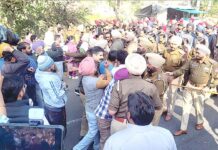 मुख्यमंत्री भगवंत मान की कोठी के बाहर बेरोजगारों और पुलिस में धक्का-मुक्की Sangrur News
