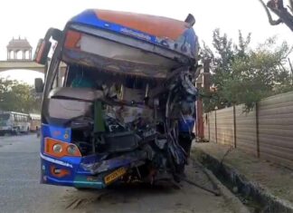 Sikar Bus Accident: स्लीपर बस और ट्रक की जोरदार टक्कर, 4 ने मौके पर ही तोड़ा दम, 28 से अधिक घायल Sikar News