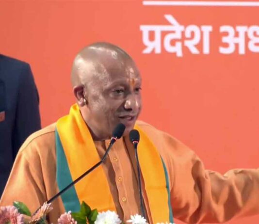 मुख्यमंत्री योगी ने किया फर्जी वोटरों के खिलाफ आर-पार की लड़ाई का ऐलान UP News