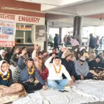 भिवानी के बस स्टैंड पर 35 कर्मचारी बैठे भूख हड़ताल पर Bhiwani News