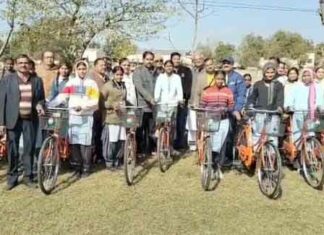 Basant Panchami 2026: वसंत पंचमी पर बेटियों को साइकिल की सौगात Hanumangarh News