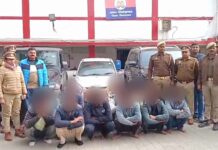 शिकोहाबाद पुलिस ने ट्यूबबैल पर पकड़ा लाखों का जुआ, 20 जुआरी पकड़े गए Firozabad News