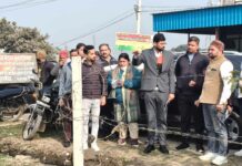 सीडीओ अभिनव गोपाल ने ग्राम चौपाल में किया ग्रामीणों से संवाद Ghaziabad