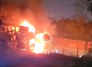 Gurugram Road Accident: एसपीआर पर डिवाइडर से टकराकर पलटा ट्रक, लगी आग Gurugram News