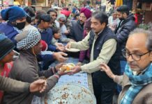 मकर संक्रांति के उपलक्ष्य में लगाया भण्डारा