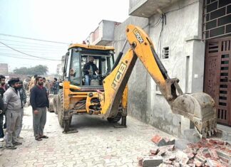 प्रशासन ने नशा तस्करों की अवैध निर्माणों को किया ध्वस्त Malerkotla News