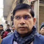 Sambhal: संभल में सड़कों पर उतरे डीएम-एसपी, सात थानों की पुलिस के साथ पीएसी और आरपीएफ के जवान भी तैनात Sambhal News