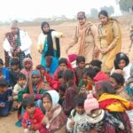 Welfare Works: संगतपुरा ब्लॉक की साध-संगत ने ईंट भट्ठे पर रह रहे जरूरतमंद बच्चों को खिलौने व महिलाओं को शॉल बांटे Jind News
