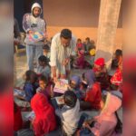 राजकीय स्कूल के विद्यार्थियों को वितरित की शैक्षणिक सामग्री Hanumangarh News