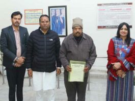 Urea Fertilizer Shortage: यूरिया खाद की किल्लत से परेशान किसानों ने जिला कलक्टर को सौंपा ज्ञापन Hanumangarh News