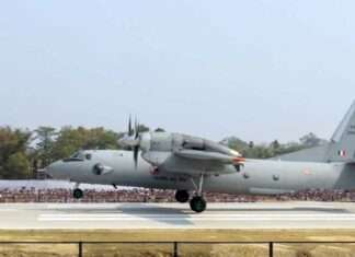 Air Force: असम में एयरफोर्स को मिली नई इमरजेंसी लैंडिंग फैसेलिटी, पीएम मोदी के सी-130 जे एयरक्राफ्ट के उतरते ही एयर स्ट्रिप हुई सक्रिय Dibrugarh News