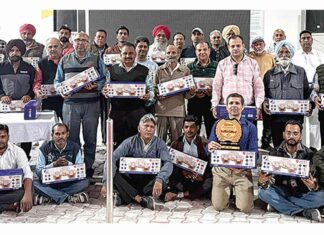 ‘सच कहूँ’ के प्रचार-प्रसार में सहयोग देने पर बठिंडा के सेवादार सम्मानित Bathinda News