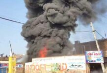 Bhiwani Fire News: भिवानी में कबाड़ के गोदाम में लगी आग, तीन बच्चों व तीन महिलाओं को सुरक्षित निकाला Bhiwani News