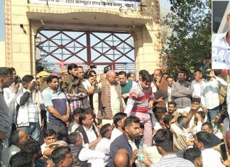 Gogamedi News: कुएं में मिला नेठराना से लापता मासूम का शव, न्याय की मांग को लेकर ग्रामीणों ने घेरा गोगामेड़ी थाना Gogamedi News