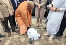 Yogi Adityanath Japan Visit: जापान में बच्चे की भारतीय संस्कृति देखकर गदगद हुए सीएम योगी आदित्यनाथ Yogi Adityanath News