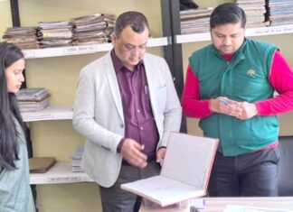 कैराना तहसील के वार्षिक निरीक्षण पर पहुंचे एडीएम, परखी व्यवस्था Kairana News