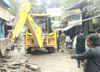 कचहरी में नाले के ऊपर हुए अतिक्रमण को जेसीबी से किया ध्वस्त Kairana News