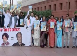 Parliament Session: विपक्ष का सरकार पर तीखा हमला, हंगामे की वजह से लोकसभा की कार्यवाही 9 मार्च तक स्थगित