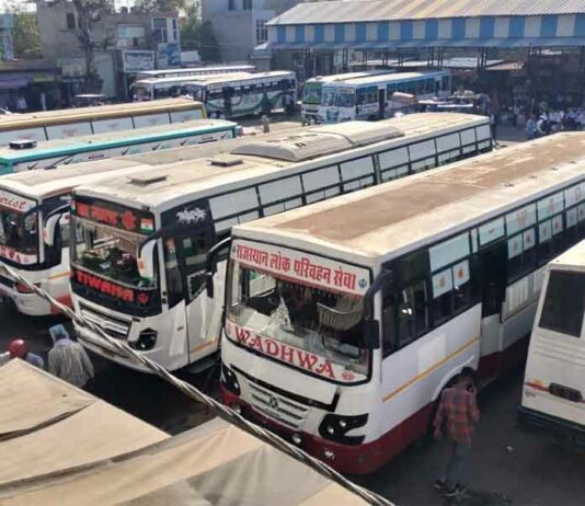 Bus Operators Strike: लोक परिवहन बस ऑपरेटर भी उतरे निजी बस ऑपरेटरों की हड़ताल के समर्थन में Hanumangarh News