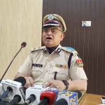 नाकाबन्दी के दौरान फरार हुए संदिग्ध से मुठभेङ, शख्स के पैर पर लगी गोली