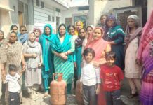 LPG Cylinder Shortage: रसोई गैस की कीमतों और किल्लत के खिलाफ महिलाओं ने किया प्रदर्शन Bawani Khera News