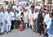 Congress Protests: महंगाई व गैस किल्लत के विरोध में कांग्रेस का प्रदर्शन Hanumangarh News