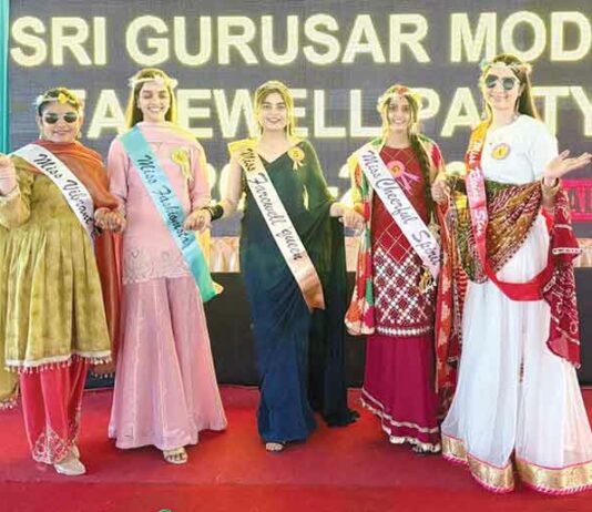 शाह सतनाम जी गर्ल्स स्कूल की रुहानी मिस फेयरवेल क्वीन, तनवीर कौर मिस फैशनिस्टा चुनी गई Shri Gurusar Modia News