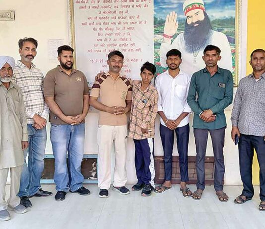 डेरा श्रद्धालुओं ने 15 वर्षीय मानसिक रूप से विक्षिप्त बच्चे को उसके परिजनों से मिलवाया Faridkot News