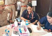 चिकित्सकों की टीम ने की पुलिसकर्मियों के स्वास्थ्य की जांच Kairana News