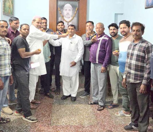 रामजीलाल कश्यप के भाजपा जिलाध्यक्ष बनाए जाने पर बांटी मिठाईयां Kairana News