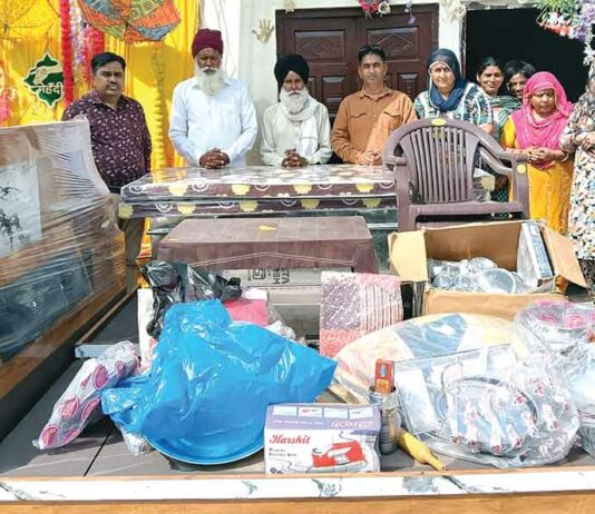 ब्लॉक कुकड़ांवाली की साध-संगत आर्थिक रूप से कमजोर परिवार का बनी सहारा Fatehabad News