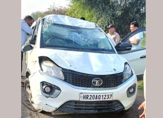 Road Accident: नेशनल हाईवे पर सैनीपुरा फ्लाईओवर के पास कार पलटी Hansi News