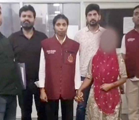 दिल्ली पुलिस ने ठग गिरोह की सरगना ‘पारो’ समेत नकली पार्ट्स और एक्सपायर्ड सामान बेचने वाले को किया गिरफ्तार New Delhi