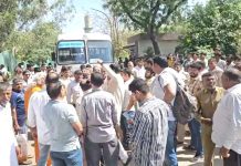 बस ड्राइवर व पुलिस कर्मी के बीच हुआ विवाद, रोडवेज कर्मचारियों ने किया चक्का जाम Rohtak News
