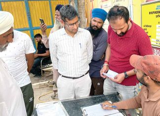 Gas Agency Raids: गैस एजेंसी पर डीएफएससी की छापेमारी, ज्यादा वसूली, बाउंसरों की गुंडागर्दी उजागर Sirsa News